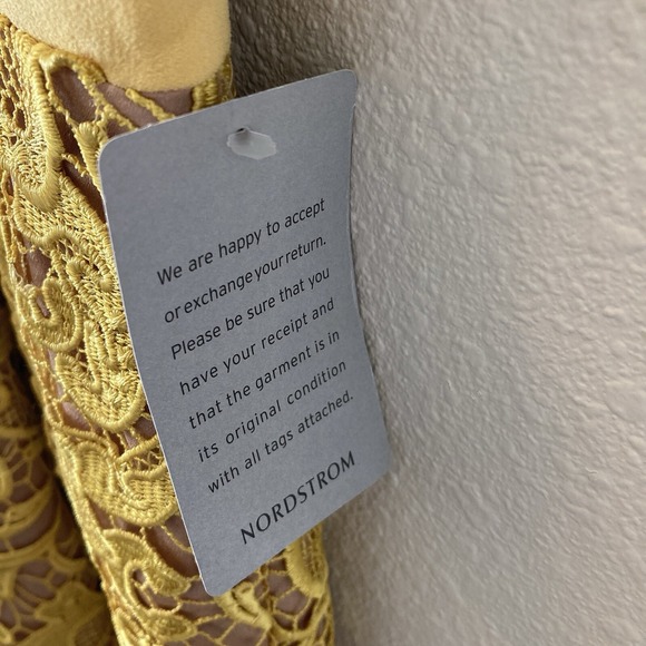 NWT Dress the Population Canary Tan Ava Lace Mini Dress V-Neck Women's Small - Picture 7 of 16